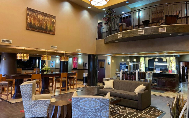 Best Western Plus KC Speedway Inn & Suites