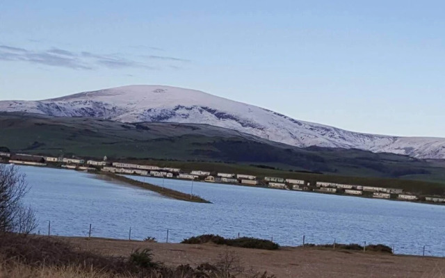 2 Bed Lodge - Sleeps 5 - Parking - Pets - Wifi