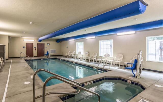 Cobblestone Hotel & Suites - Erie