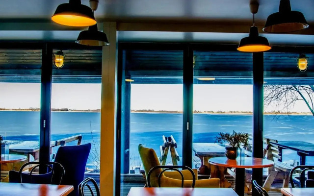 Vivaldi Lake House