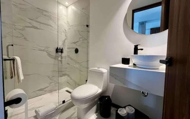 w Amazing 2BR With Elegant Balcony in Roma Nte