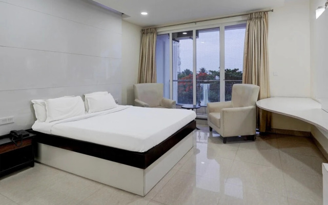 Poolside Retreat Near Sathyabama Chennai