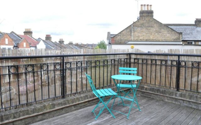 2 Bedroom Apartment With Terrace in Clapham