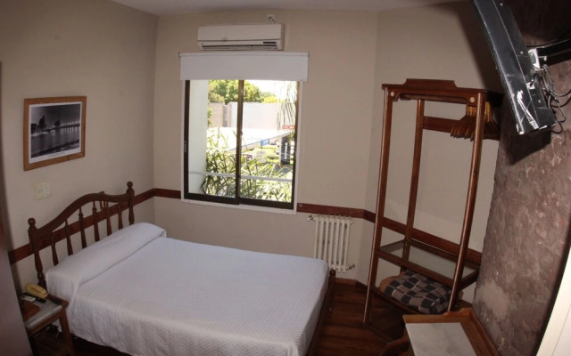 Hotel Vicente Lopez