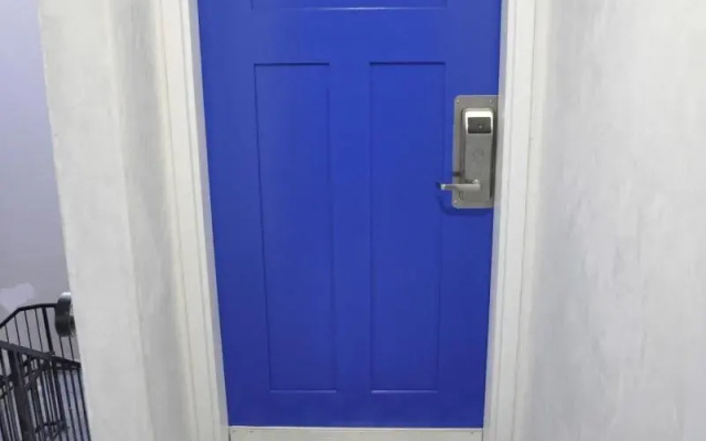 The Belmont Shore Inn