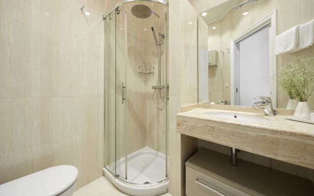 Marina Apartment by Sanserent