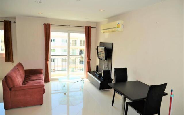 Park Lane studio apartment with swimming pool view Pattaya