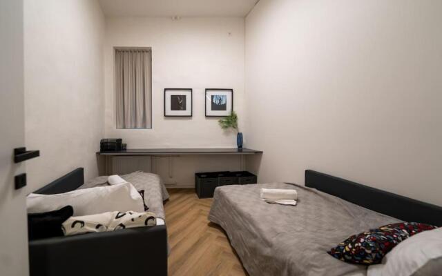 3 BD Old Town Apartment by Hostlovers
