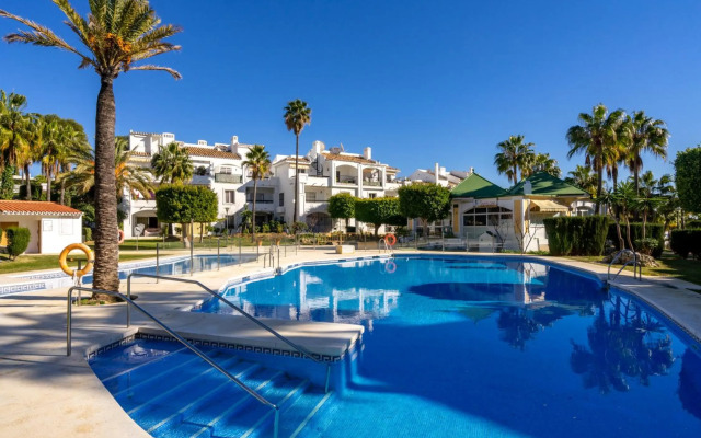 2BR Garden Apartment Albamar