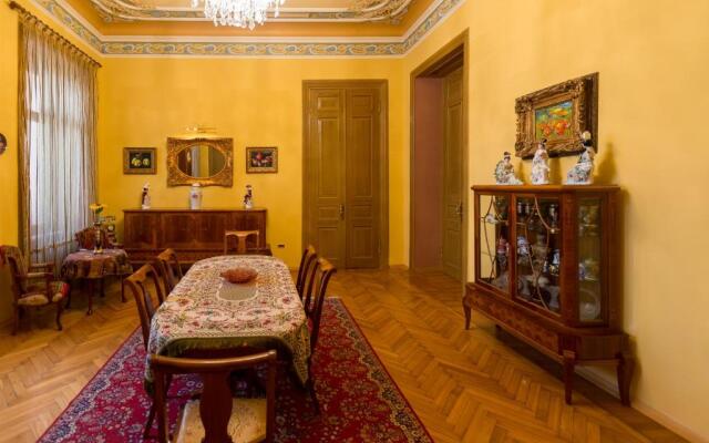 Royal Suite Apartment on Nizami Street