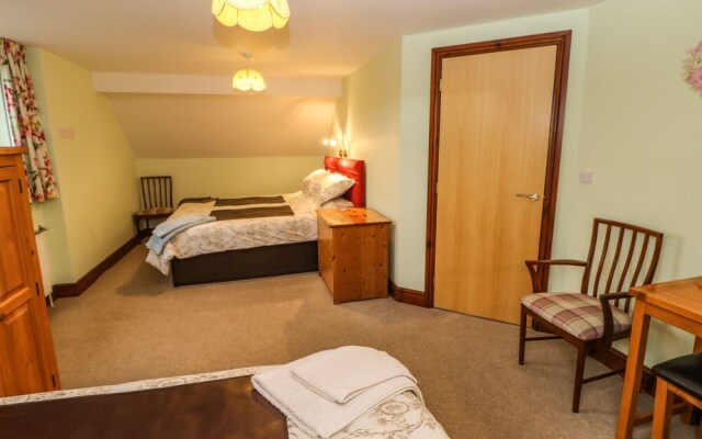 Holly Lodge