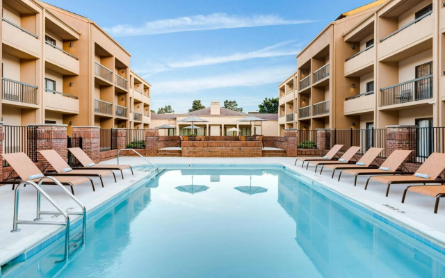 Courtyard by Marriott Raleigh/Cary