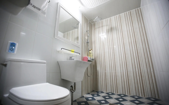 Flora Hostel Pension