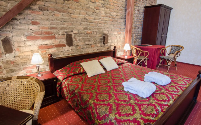Monte Kristo Hotel