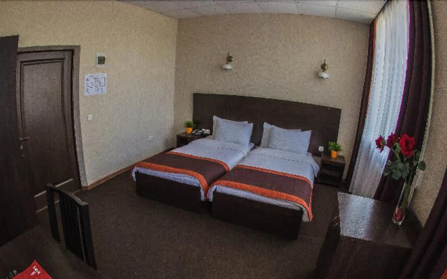 Viktoria - Zuro Hotel