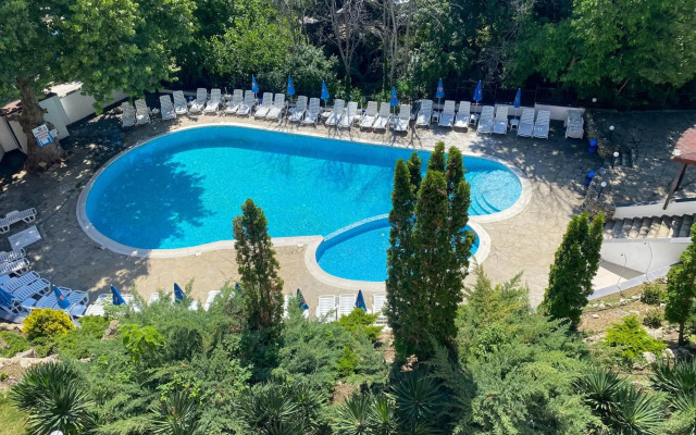 Vezhen Hotel