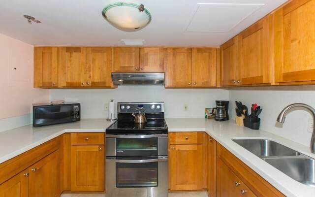 Ilikai Tower 1934 Condo with Fully Equipped Kitchen - Great for longer stays! by RedAwning