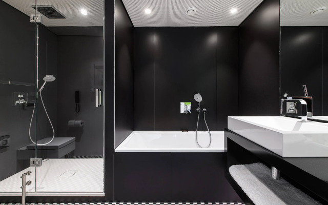 Renaissance Warsaw Airport Hotel, an Marriott International