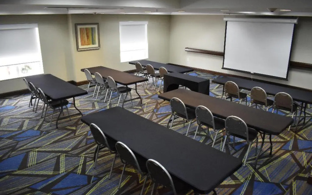 Holiday Inn Express & Suites, Caryville by IHG