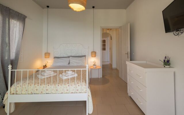 Vallia's Seaview & Stylish Apartments by Konnect, Nisaki