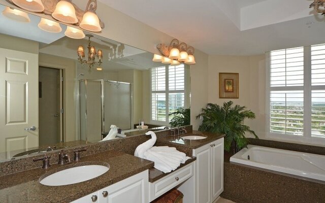 The Gem - 3 Br condo by RedAwning