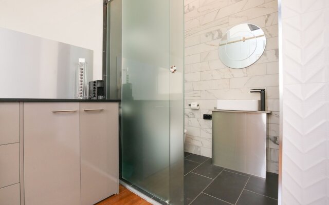Indulge Apartments -The Urban Collection