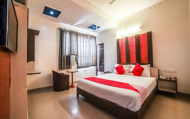 OYO 14816 Hotel Omni