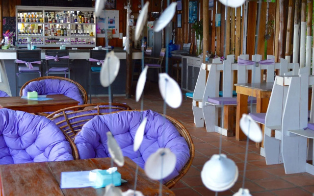 Laluna Bungalows & Restaurant