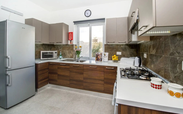 The Hillock North B6