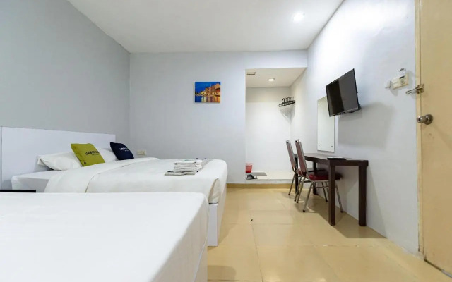 Urbanview Hotel Crystal Nagoya Batam by RedDoorz