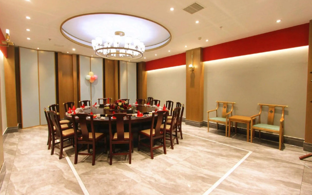 Hailong Hotel (Wanda Plaza Pang Xuchang East Station)
