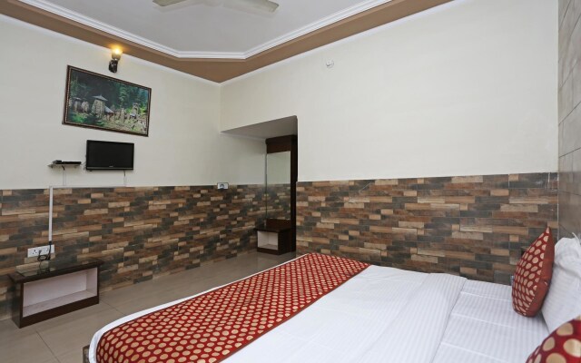 OYO 4798 Hotel Periwal Premium