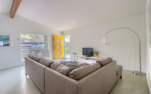 Travis Heights Modern I
