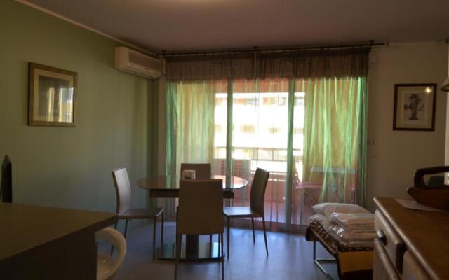 Appartement 4 personnes avec terrasse et parking quartier du Port de Nice