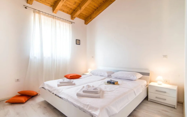 Detached villa with private pool and large garden, in a quiet area - Villas_and_Bungalows in Porec - Photo 3
