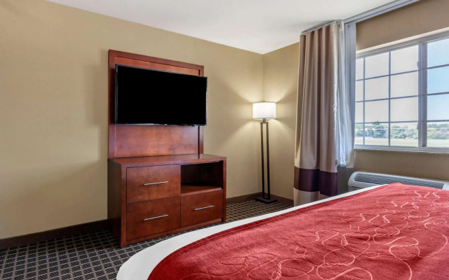 Comfort Suites Delavan - Lake Geneva Area