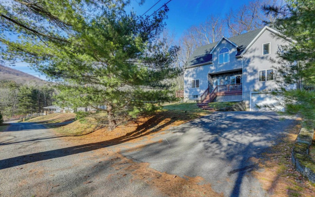 Secluded Kerhonkson Retreat With Deck + Views!