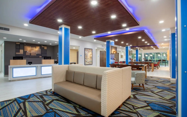 Holiday Inn Express And Suites Deland South