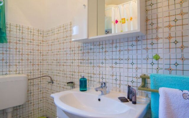 Apartment Zora - with large garden terrace: A Donji-Polanda Supetar, Island Brac