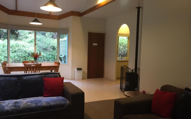 Harmony Forest Accommodation and Vineyard – Lobby – Forest Grove