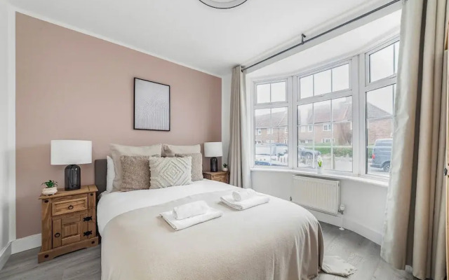 Spacious Room In Morden