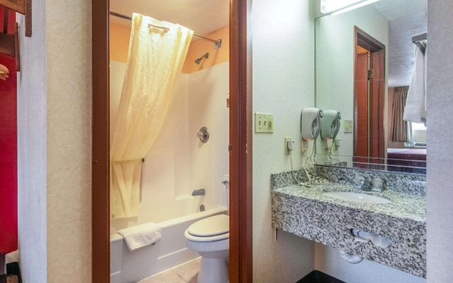 Econo Lodge Kent - Akron West