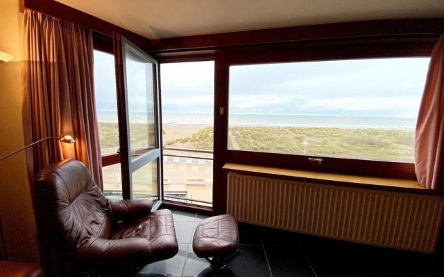 Chic Urban Seaside Apartment