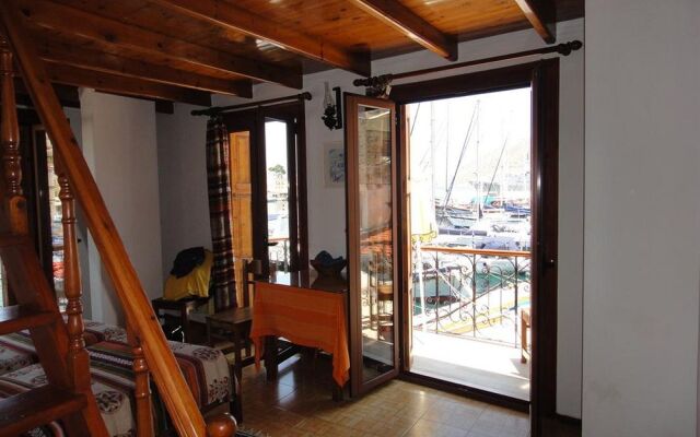 Captain's Suites