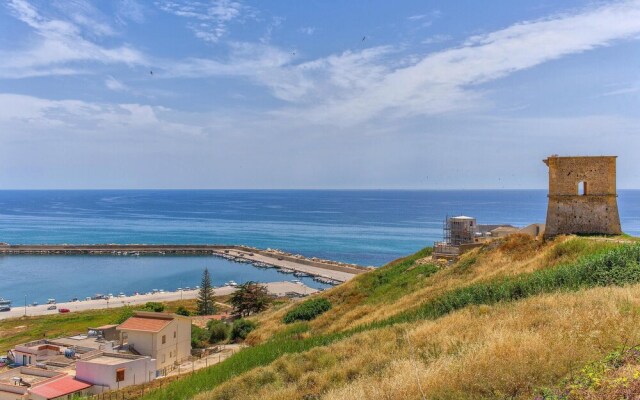 Beautiful Home in Menfi With Wifi and 3 Bedrooms