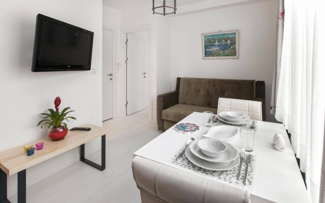 Myra Pera Apartments