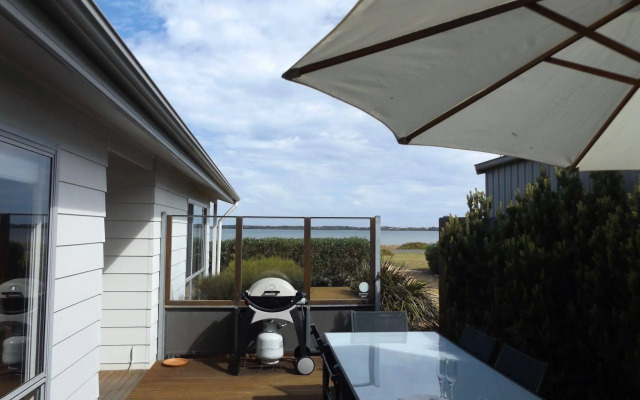 Coorong Waterfront Retreat