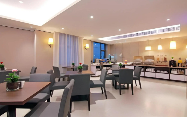 Homeinn Plus Hotel (Nanjing Xinjiekou)