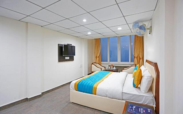 OYO 8989 Hotel Raj
