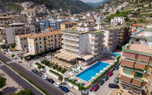 Pietra di Luna Hotel
